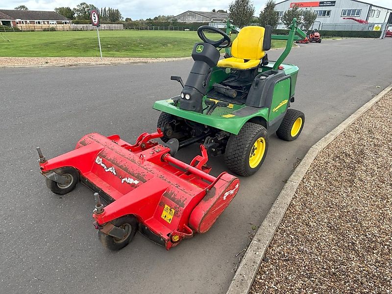 John Deere 1445 with Trimax flail