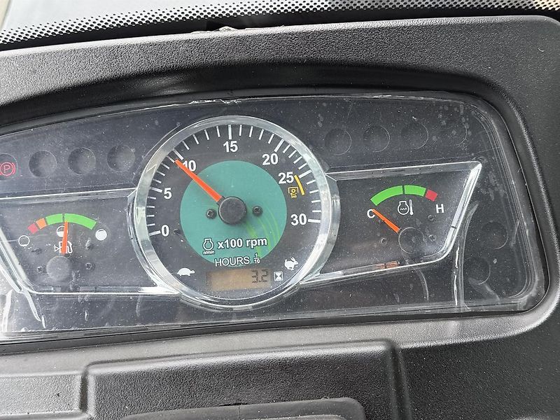 Solis 26 HST Kabine Panther (Black)