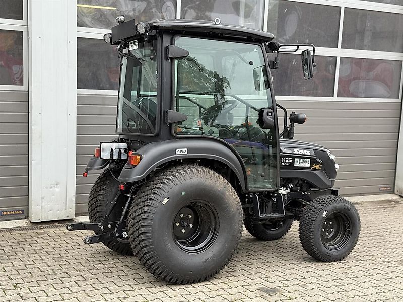 Solis 26 HST Kabine Panther (Black)