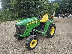 John Deere 3320