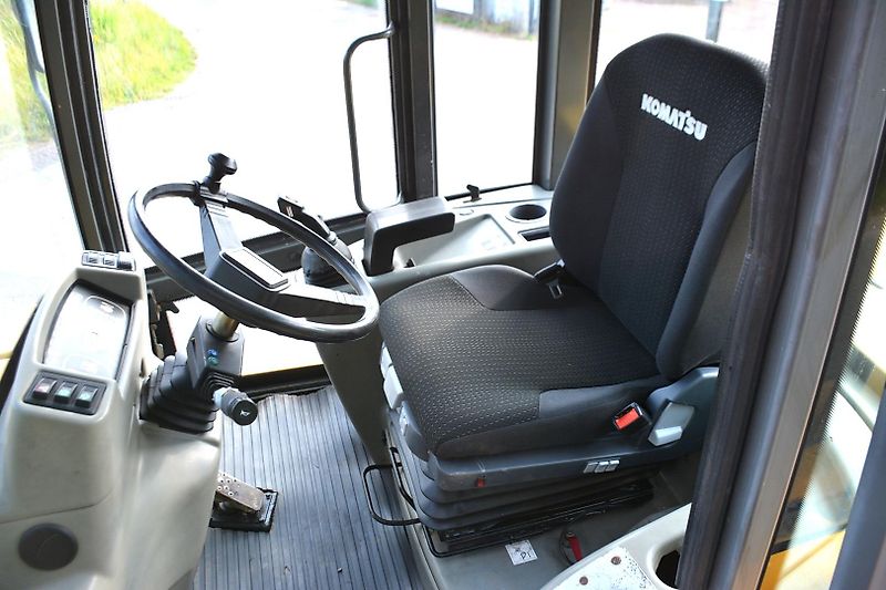 Komatsu WA75 5,3tn 4x4 ALLRAD HYDR. SCHNELLWECHSLER PALETTENGABEL Bj.1998