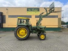 John Deere 2120