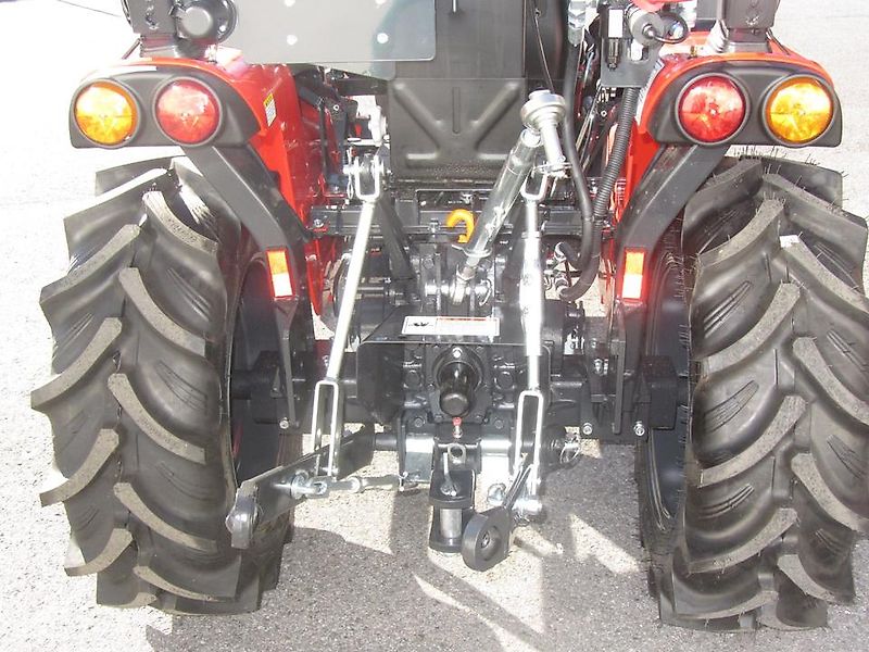 Branson Schlepper 2500 hL Radial-Bereifung inkl.Frontlader