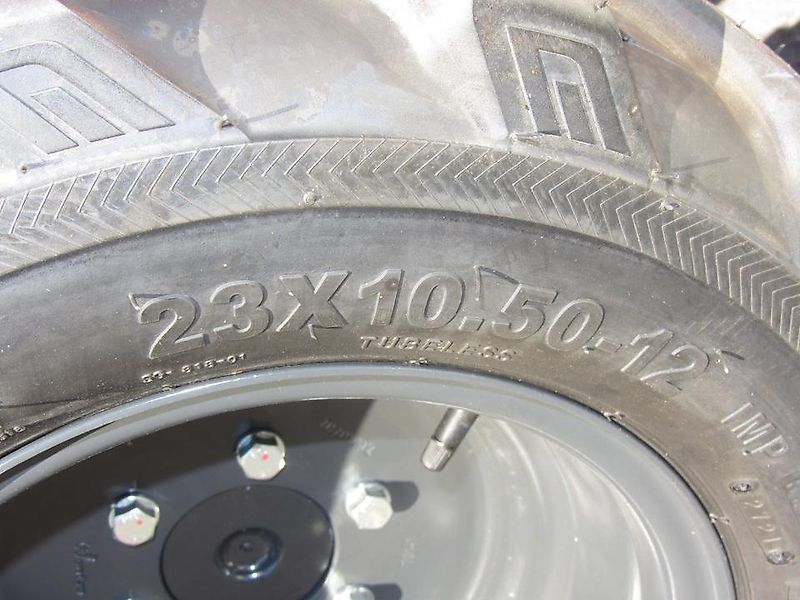 Branson Schlepper 2500 hL Radial-Bereifung inkl.Frontlader