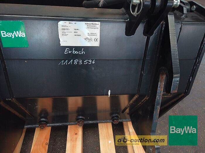 Giant GEBR. DUNG- UND SILAGEZANGE 90