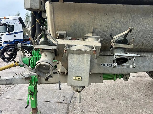 Joskin Cobra 10 m3 + Bouwlandbemester vacuumtank mesttank