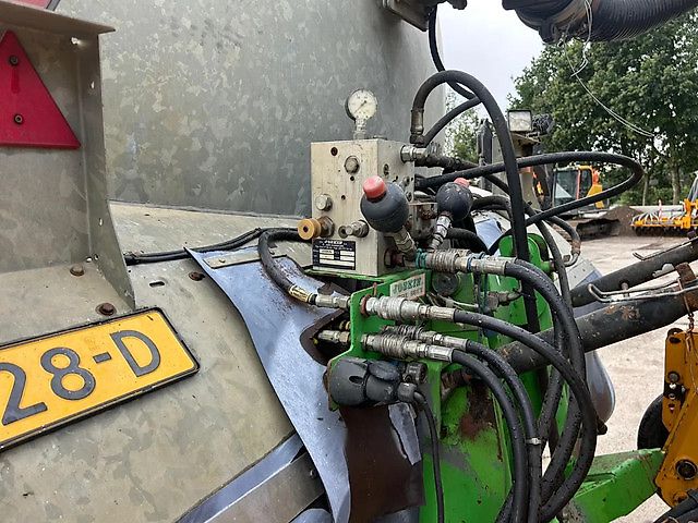 Joskin Cobra 10 m3 + Bouwlandbemester vacuumtank mesttank