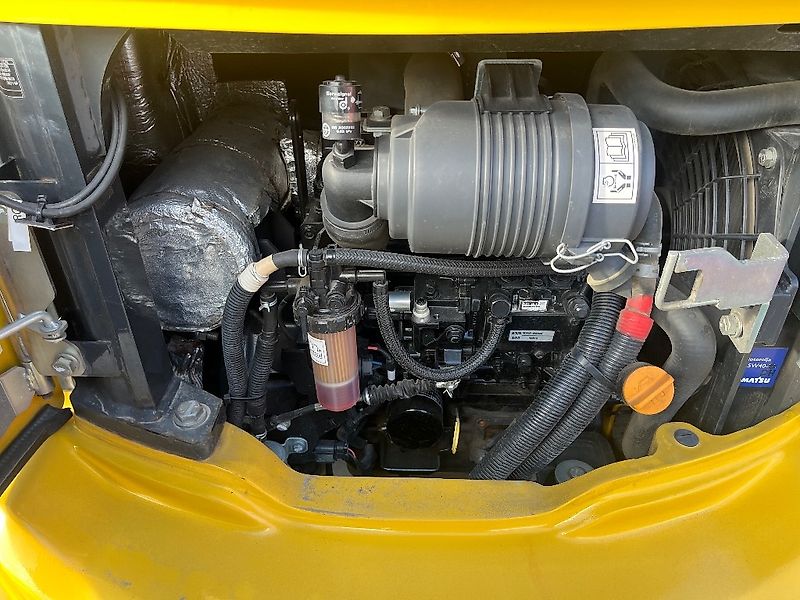 Komatsu PC 24 MR-5 / Engcon, 3 Kauhaa