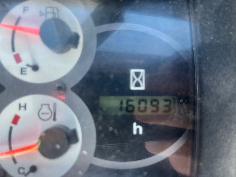 Komatsu PC 24 MR-5 / Engcon, 3 Kauhaa