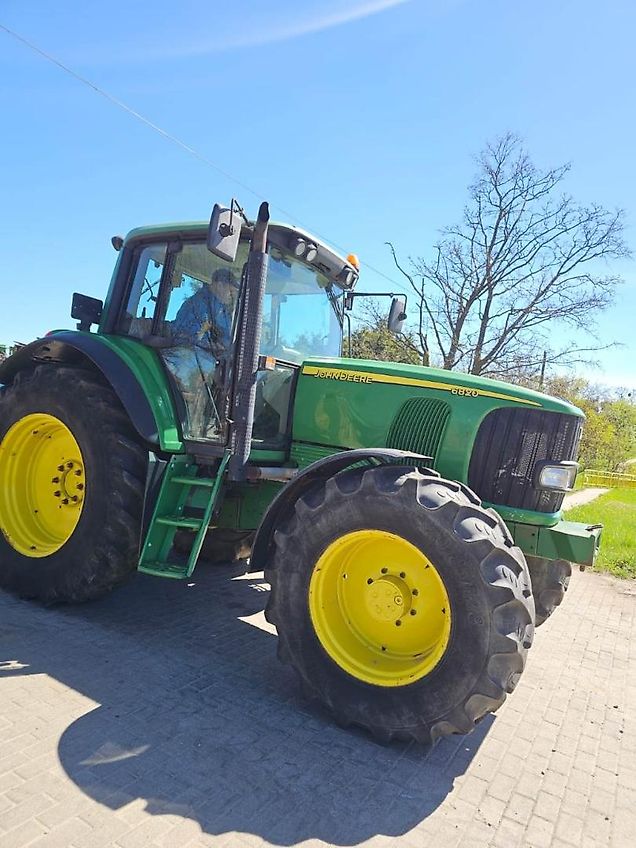 John Deere 6820