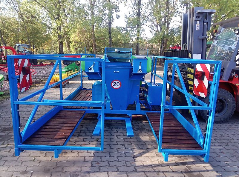 KRUKOWIAK; ( Schwadaufnehmer ) PYRUS II - Z ( Zwiebelsammler- Schwadaufnehmer)