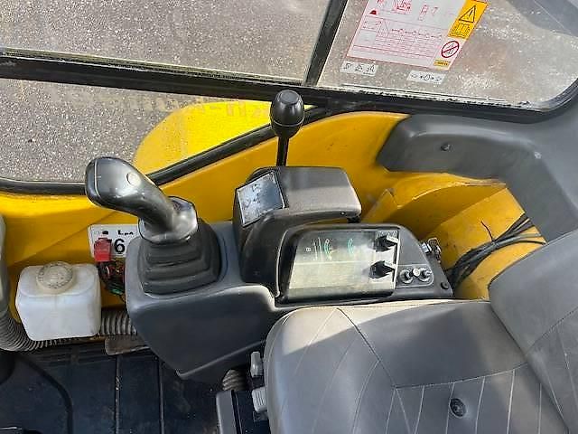 Komatsu PC 27 R-8 / Kallistuvakauha,Liitin