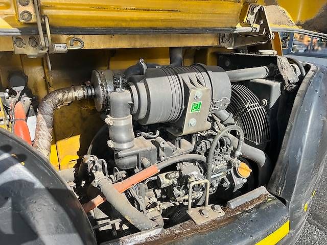 Komatsu PC 27 R-8 / Kallistuvakauha,Liitin