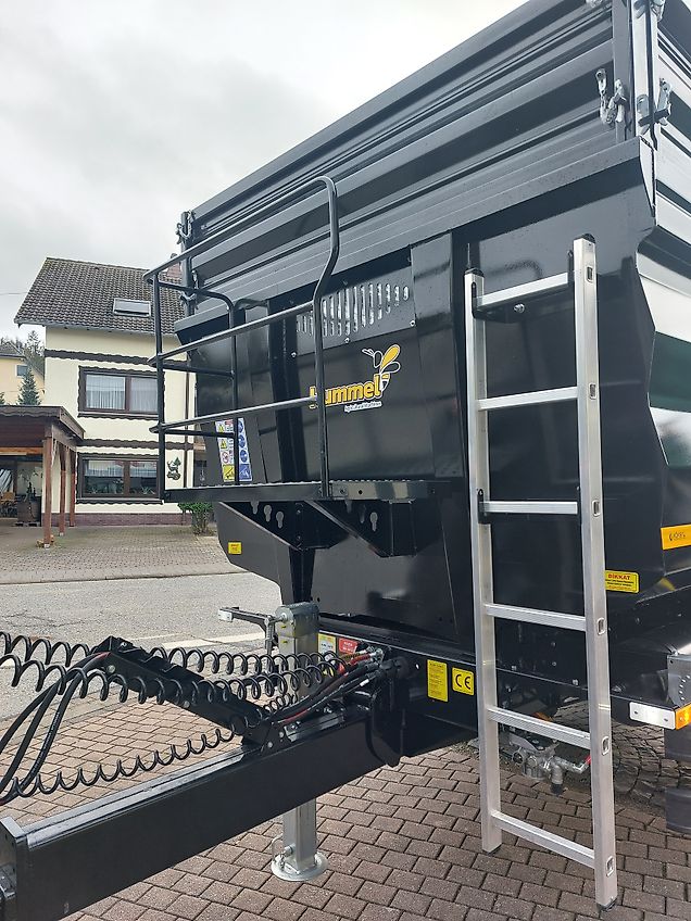 Hummel 15 Muldenkipper Häckselwagen